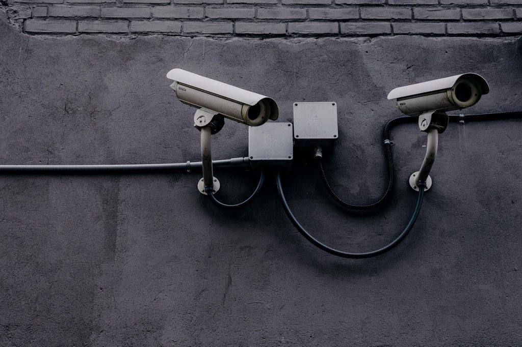 Securitatea informațiilor în companii: ce rol au detectoarele de microfoane?