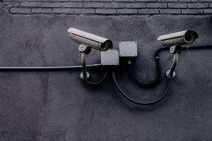 Securitatea informațiilor în companii: ce rol au detectoarele de microfoane?