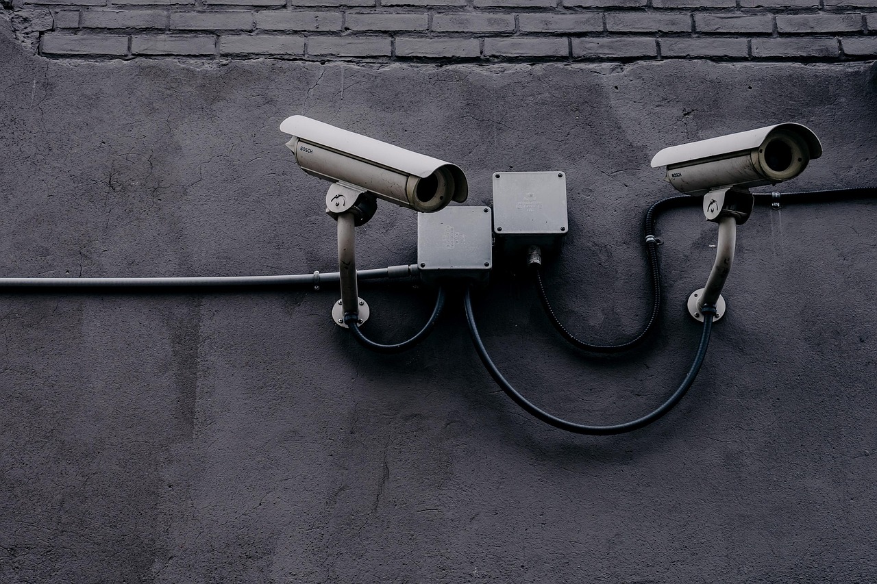 Securitatea informațiilor în companii: ce rol au detectoarele de microfoane?