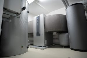 Ce avantaje are un boiler cu pompă de căldură față de un boiler electric clasic?
